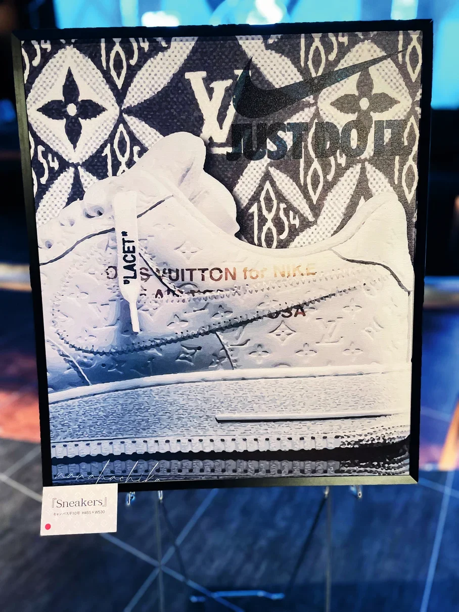 横浜個展で展示された波の作品
